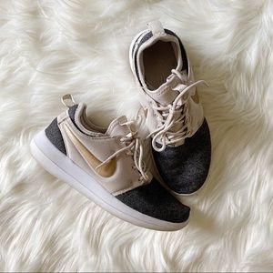 Nike Roshe two knit shoes